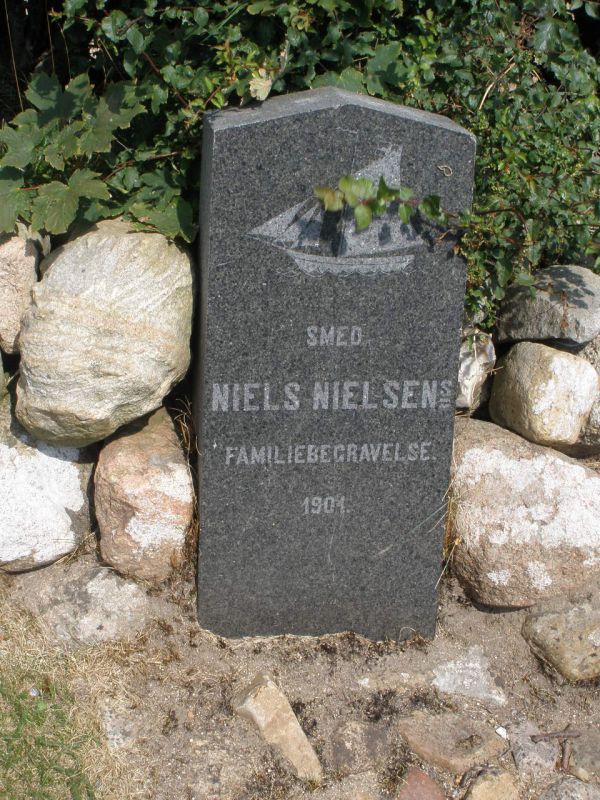 Niels Nielsen's familiegravsted.JPG